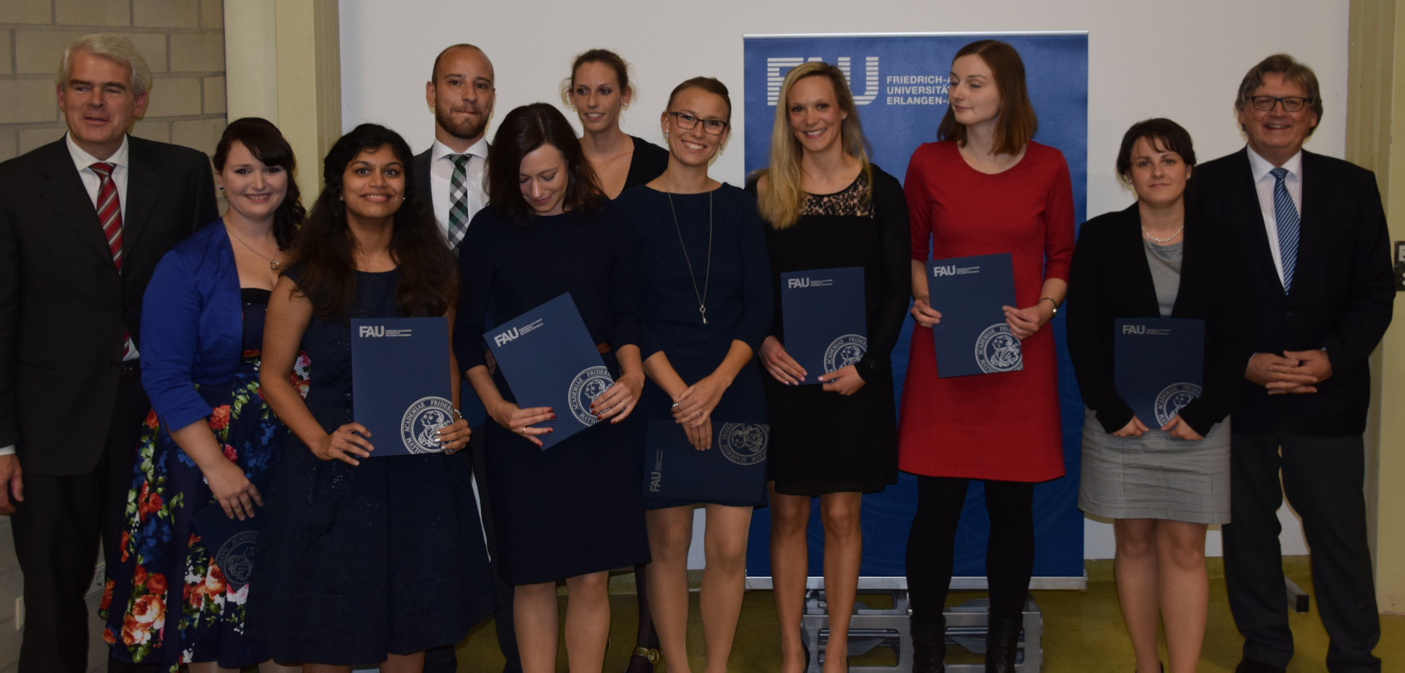 Die Masterabsolventinnen und der Masterabsolvent des Studienganges MPM (Foto: Medizinische Fakultät)