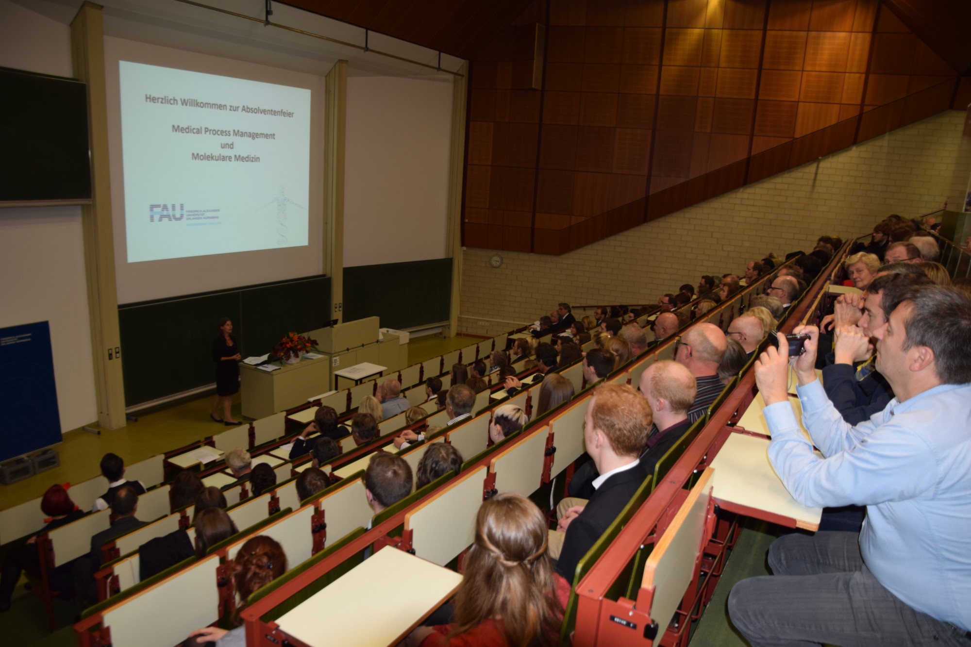 Zum Artikel "Absolventenfeier 2016"