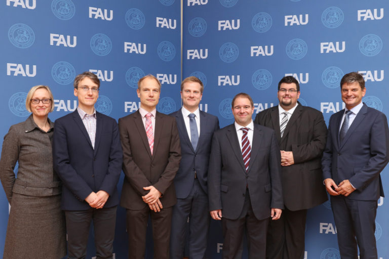 FAU verleiht erstmals FAU-Lehrpreis an fünf Nachwuchswissenschaftler