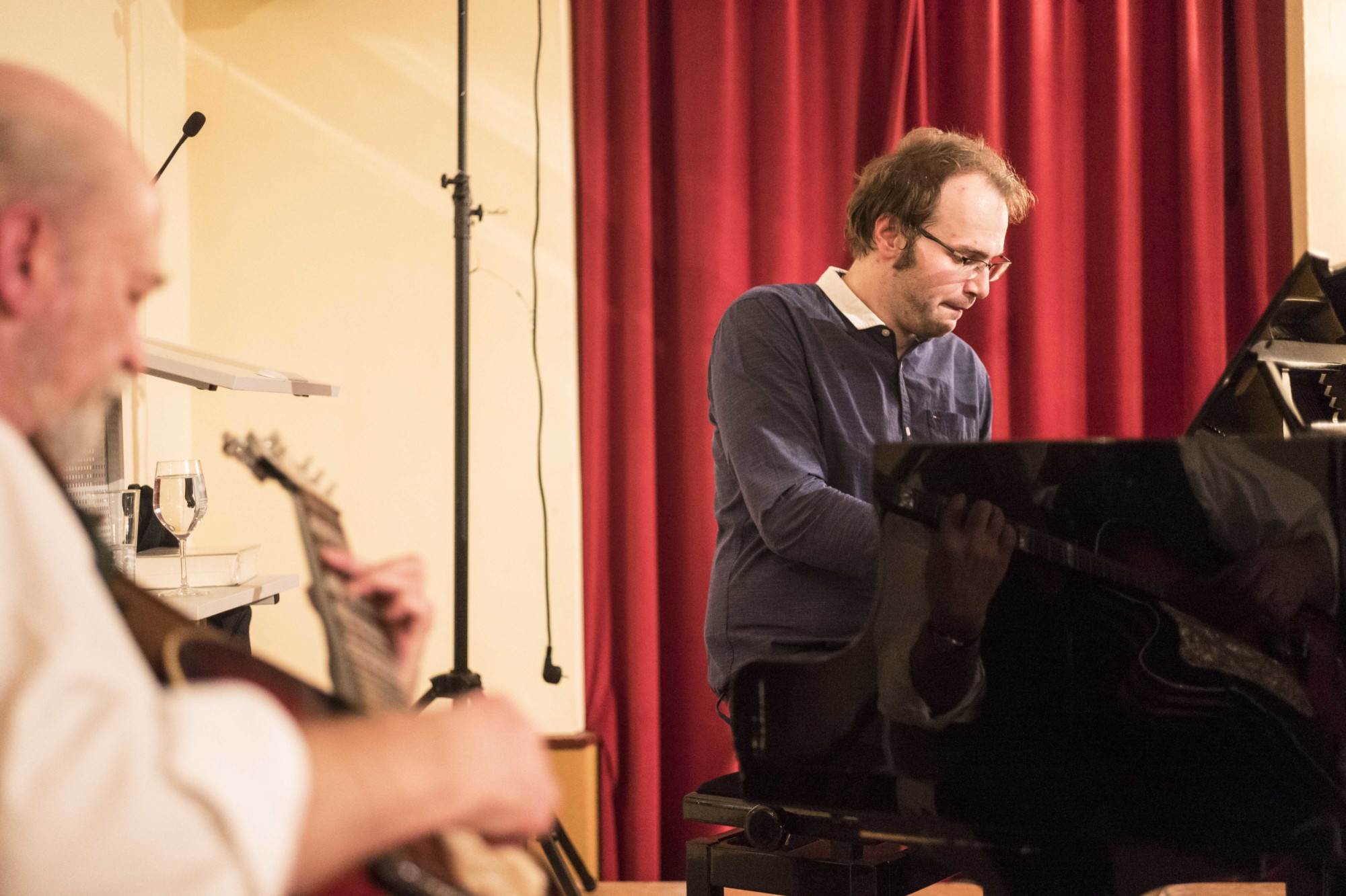 Manuel Schmidtlein (Klavier) und Prof. Dr. W. Neuhuber (Gitarre) (Foto: R. Windhorst)