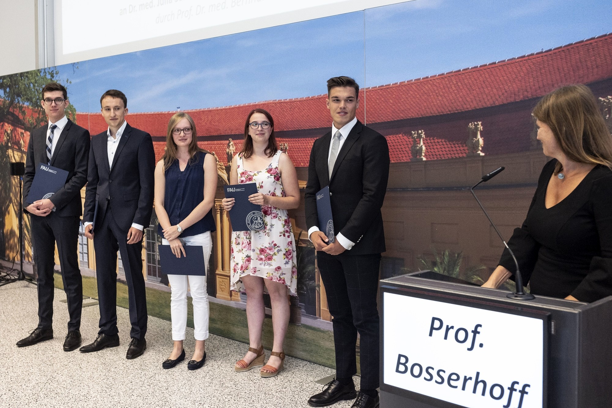 Die diesjährigen Preisträger des Sofie-Wallner-Preises mit Prof. Dr. A. Bosserhoff