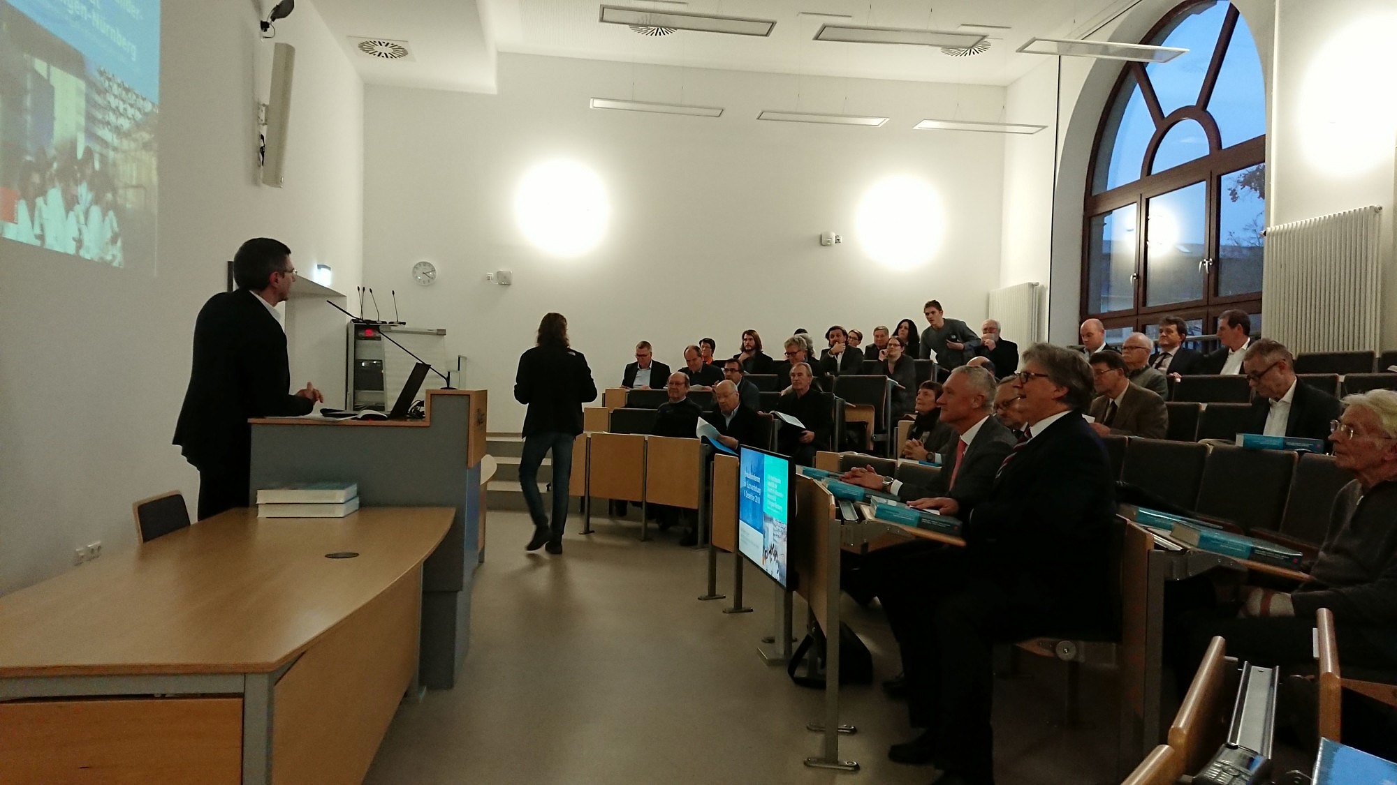 Zum Artikel "275 Jahre Medizinische Fakultät der FAU"