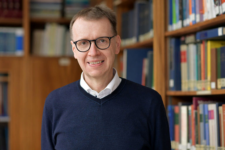 Bayern2: Prof. Dr. Christian Bogdan zu Corona-Mutationen
