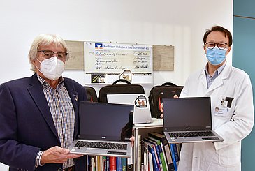 Zum Artikel "Kaminkehrer spenden 28.000 Euro für leukämiekranke Kinder"