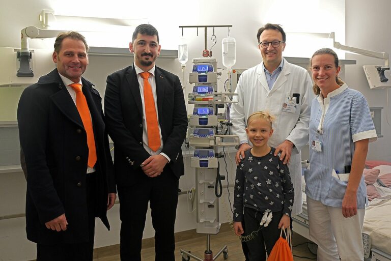 Glückliche Kinderaugen kurz vor Weihnachten