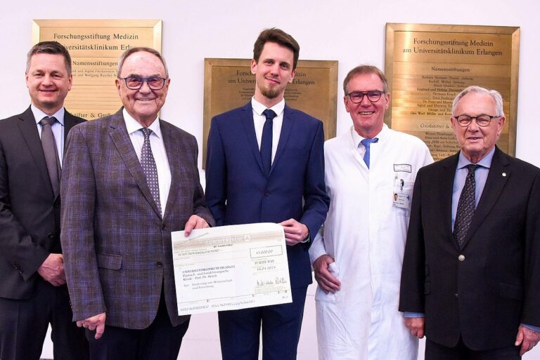 45.000 Euro als Spende für die Brustkrebsforschung