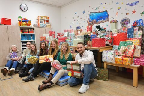 Zum Artikel "Wagenladung voller Wunschgeschenke"