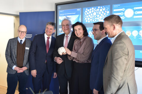 Symbolbild zum Artikel. Der Link öffnet das Bild in einer großen Anzeige.